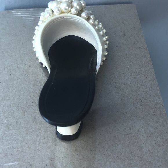 Raine - Just the Right Shoe “Pearl Mule” - Picture 4 of 9